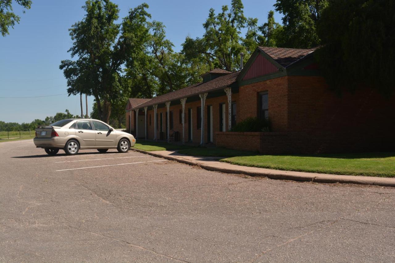 The Evergreen Motel In Kansas Pratt Εξωτερικό φωτογραφία