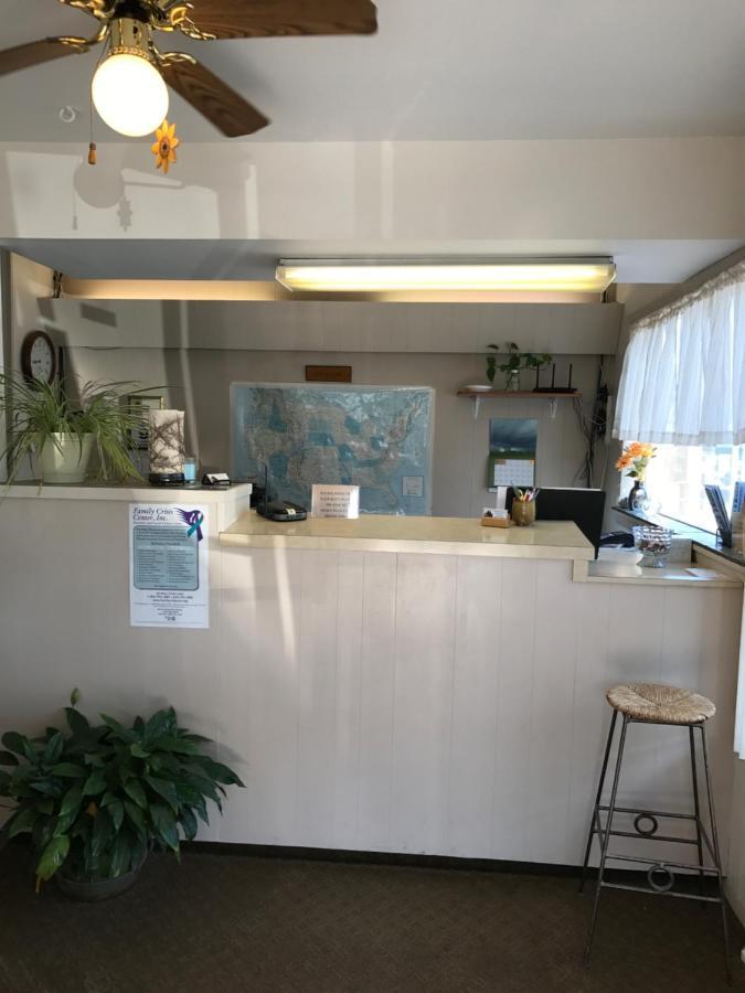 The Evergreen Motel In Kansas Pratt Εξωτερικό φωτογραφία