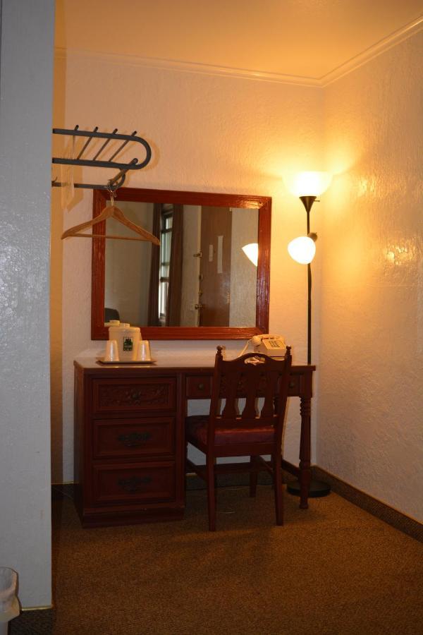 The Evergreen Motel In Kansas Pratt Εξωτερικό φωτογραφία