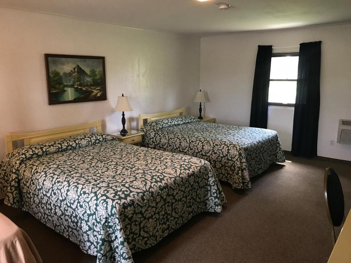 The Evergreen Motel In Kansas Pratt Εξωτερικό φωτογραφία