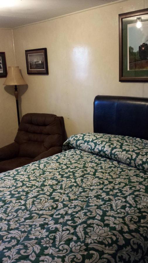 The Evergreen Motel In Kansas Pratt Εξωτερικό φωτογραφία