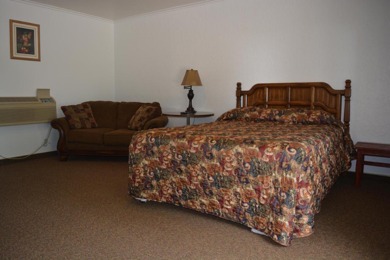 The Evergreen Motel In Kansas Pratt Εξωτερικό φωτογραφία